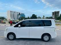 A picture of 2009 Toyota Noah