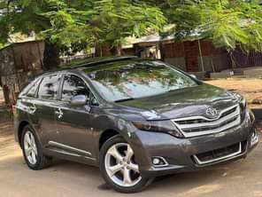 A picture of 2011 venza full option with panoramic roof V6 engine 13