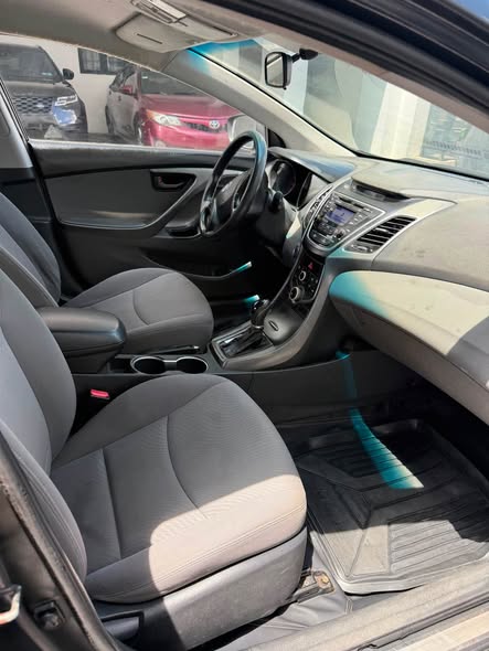 A picture of Hyundai Elantra 2015