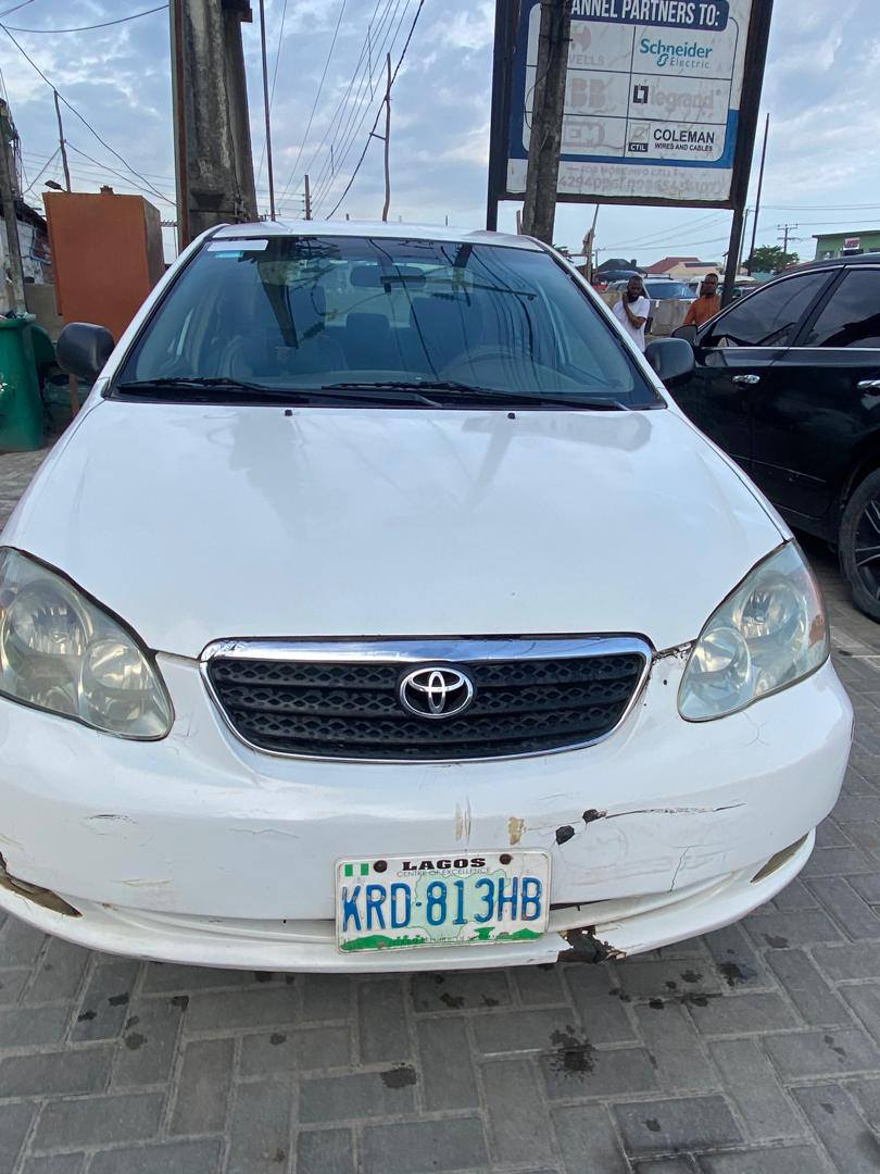 A picture of Toyota corolla 2005 engine is bad but every other things