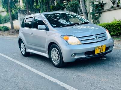 A picture of Toyota ist milion 11 8 Ipo mwanza Automatic Engine safi
