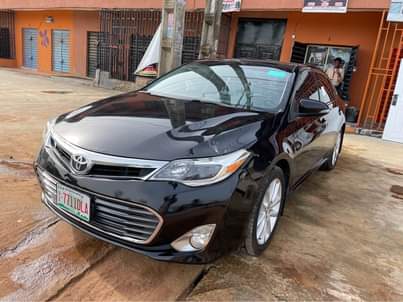 A picture of Toyota Avalon 2013