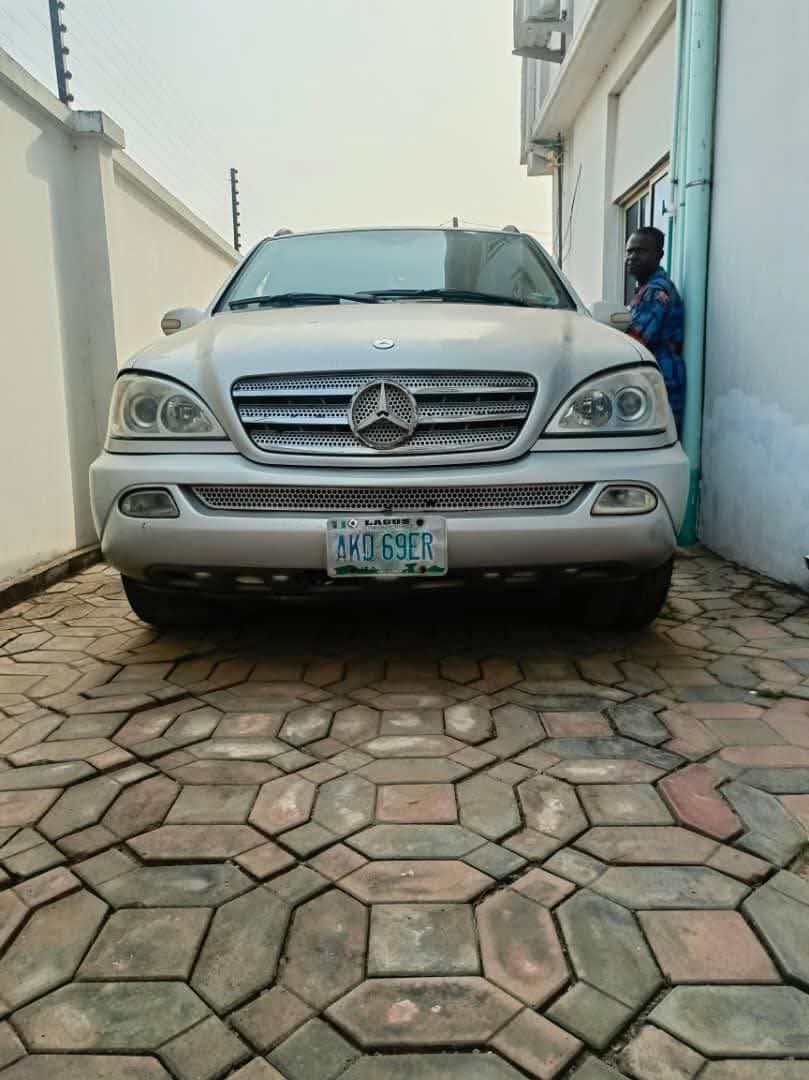 A picture of 2002 2002 v8
