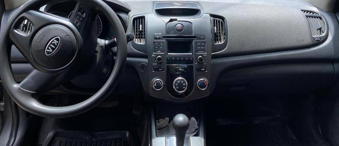 A picture of 08133920452 Kia Cerato 2011 Automatic transmission Painted Engine and Gear