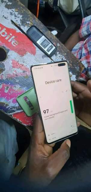 A picture of samsung s10