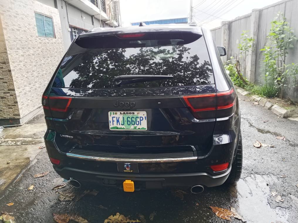 A picture of 2011 grand Cherokee