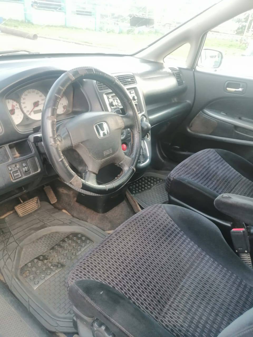 A picture of Honda Stream 3 seater automatic drive