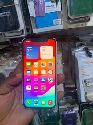 A picture of Iphone12