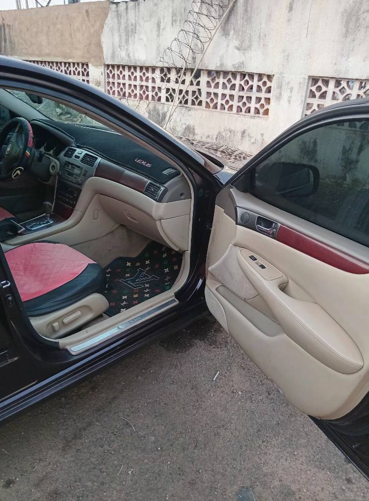 A picture of Lexus Es 300