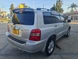A picture of 2002 toyota kluger