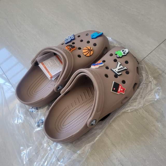 crocs
