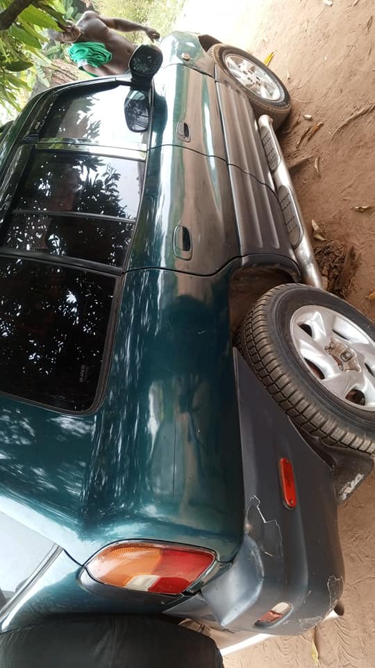 A picture of Toyota Rav 4 2000model Engine and gear perfect ok AC