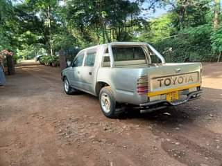 A picture of 2000 Toyota Toyota Hilux double cabin