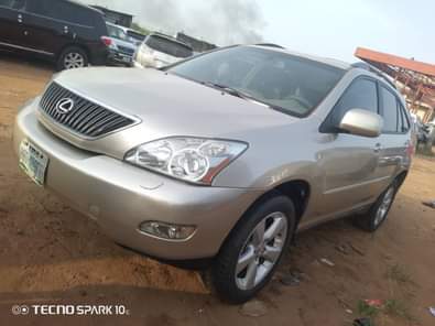 A picture of Highest grade Lexus RX 350 2GR engine everything is intact