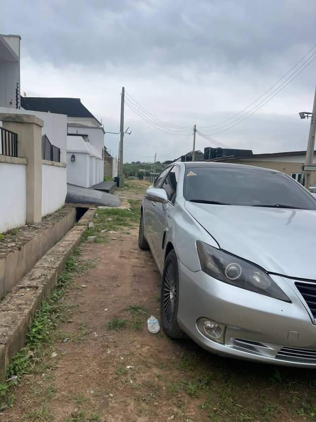 A picture of Lexus es350 for sale