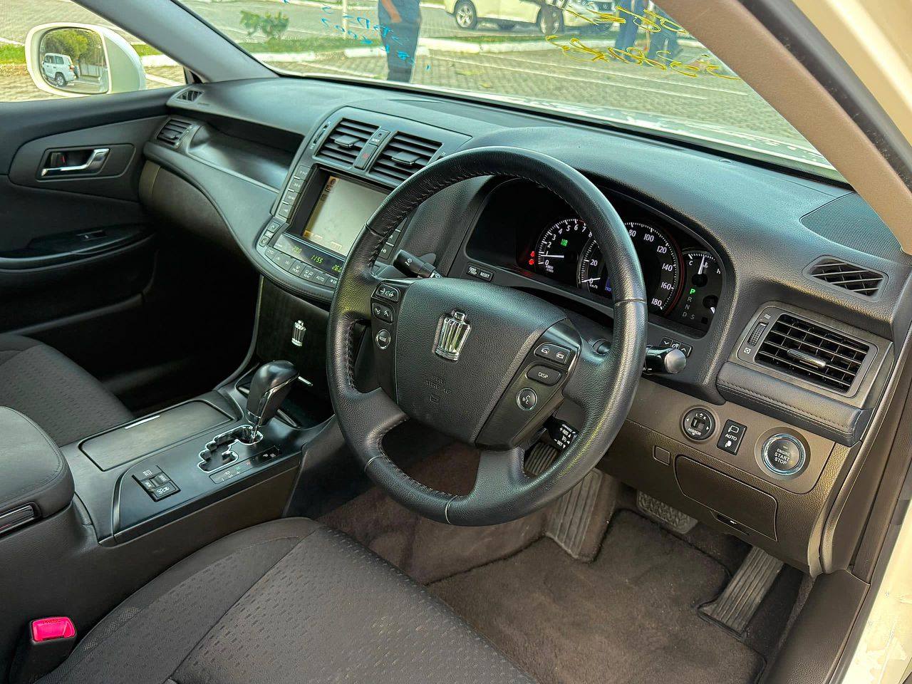 A picture of TOYOTA CROWN ATHLETE NEW MODEL