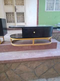 A picture of Classy center table at affordable prices