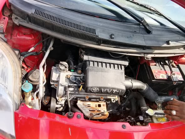 A picture of Toyota yaris 08