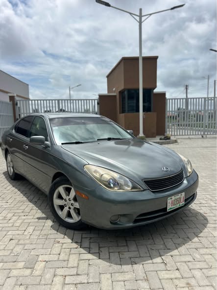 A picture of Lexus ES330 2005