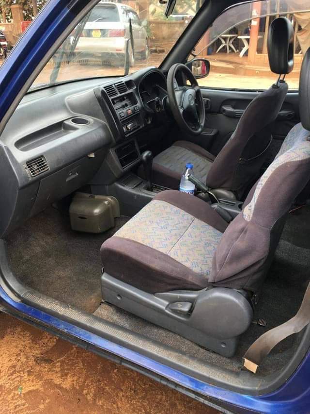 A picture of 1998 Toyota Rav 4