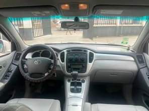 A picture of REGISTERED 2004 TOYOTA HIGHLANDER First body Pan Barley Used leather