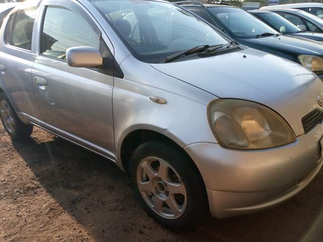 A picture of TOYOTA VITZ