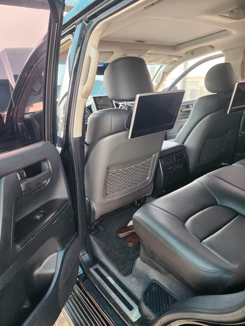 A picture of 2020 TOYOTA LANDCRUISER V8 ENGINE