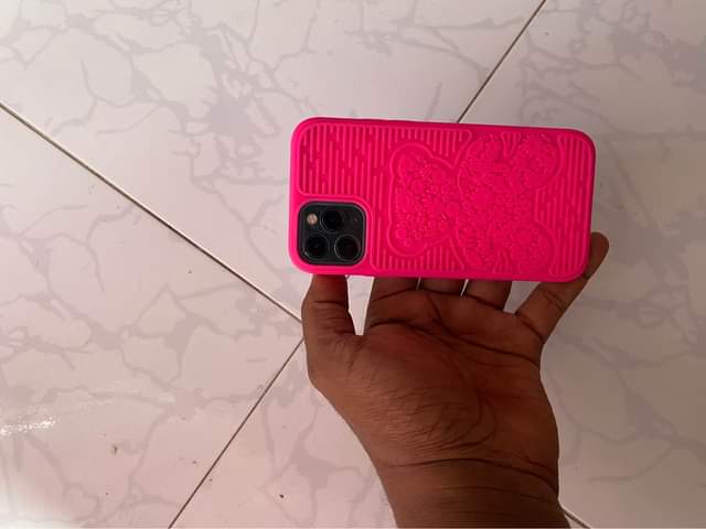 A picture of I phone 11 pro gb 64