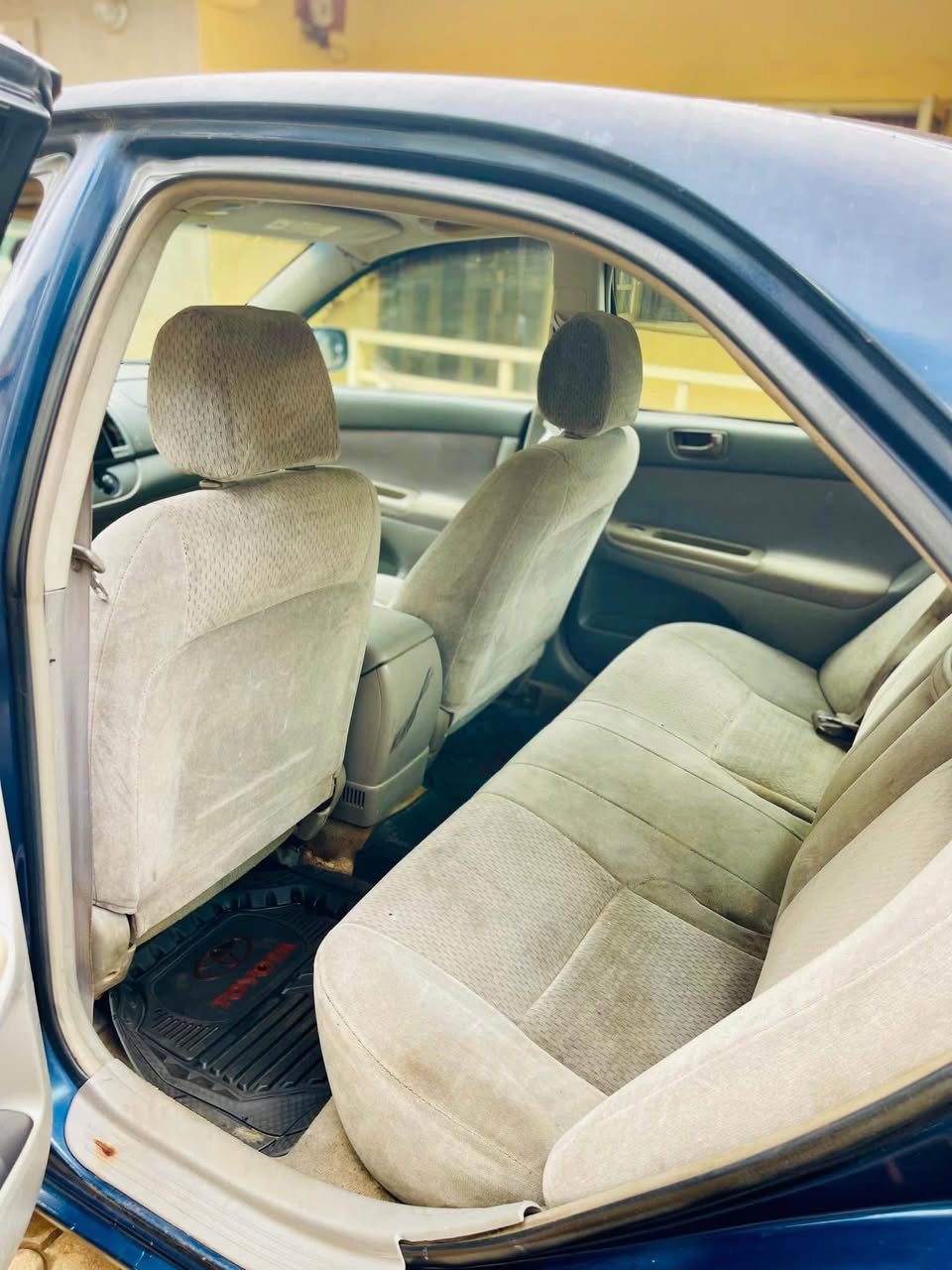 A picture of Toyota Camry 03