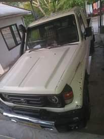 A picture of Land cruiser pikc up