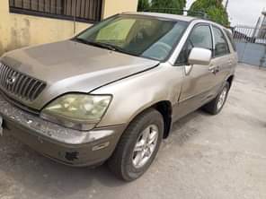 A picture of Lexus RX 300 2000 model Buy and drive Body needs