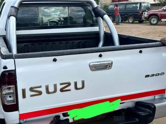 classifieds/cars isuzu