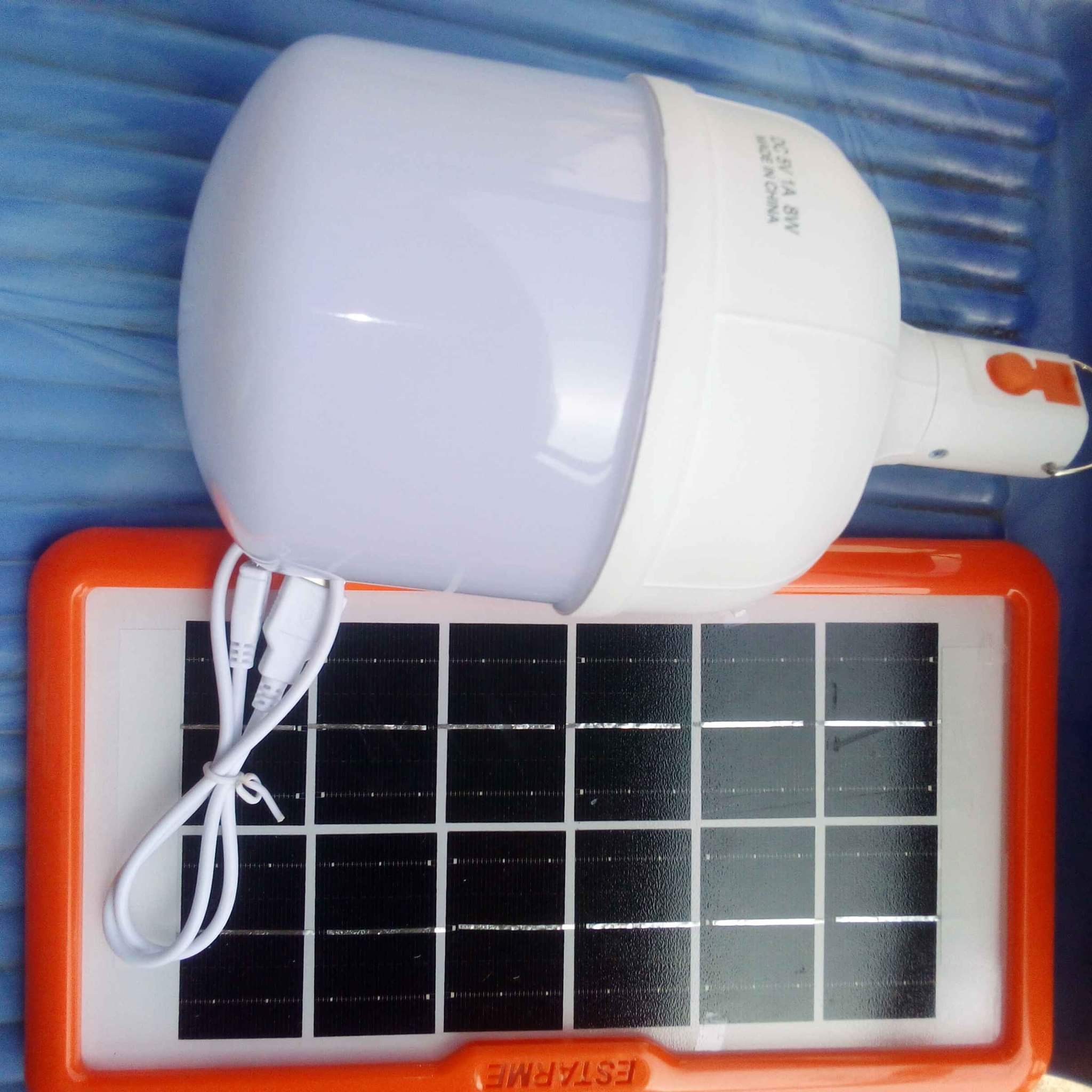 A picture of Lontor solar bulb