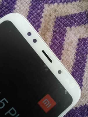 A picture of Redmi 5pluis Android version 8.7 3gb ram 32gb space 4g