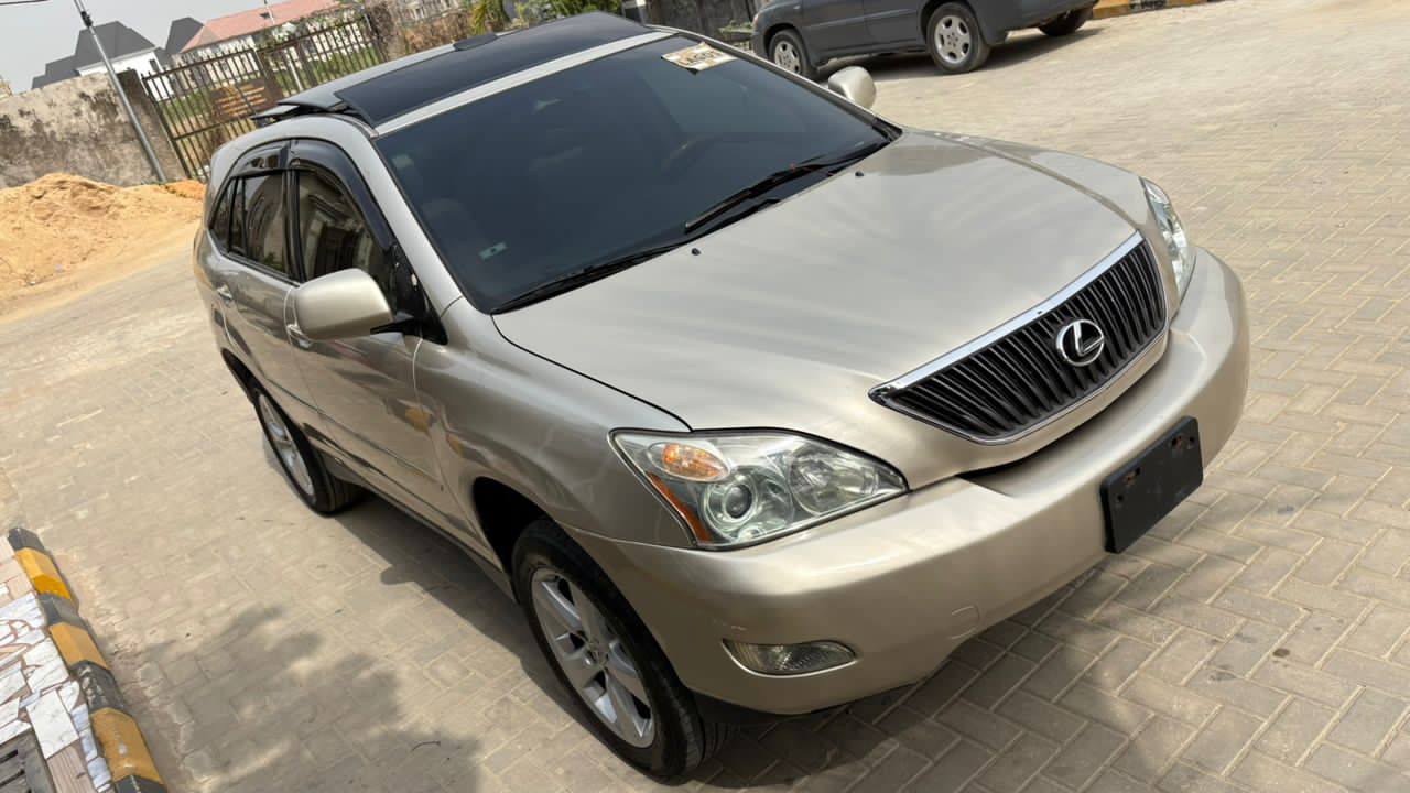 A picture of Lexus Rx330