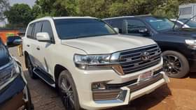 A picture of Toyota Landcruiser 2012 model upgraded to 2021