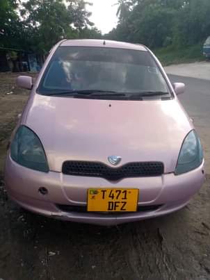 A picture of TOYOTA VITZ OLD