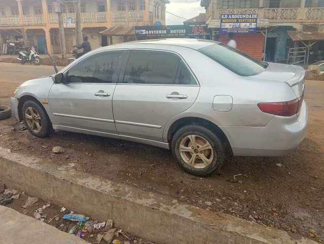 A picture of Honda Accord 2004