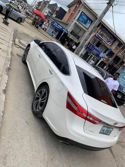 A picture of 2013 TOYOTA AVALON