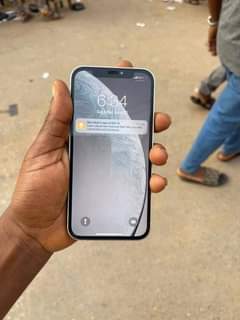 A picture of IPhone 12