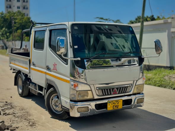 A picture of MITSUBISHI CANTER