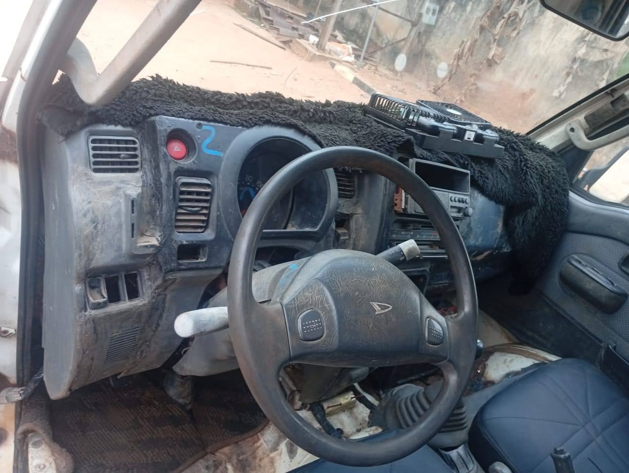A picture of Neat hiject truck Price 2m take home Engine gear are