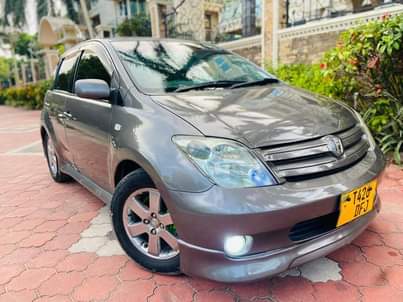 A picture of TOYOTA IST