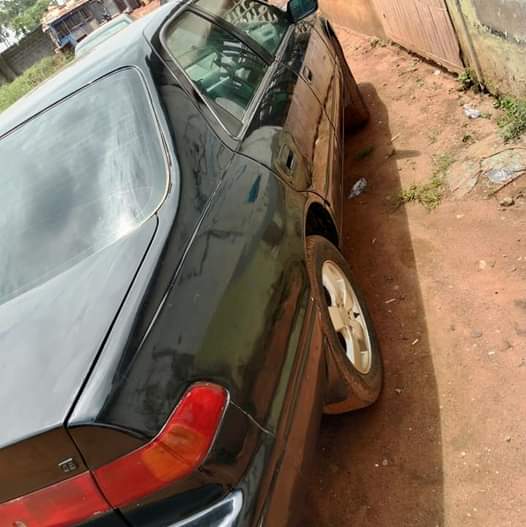 A picture of Toyota Camry aka drop light