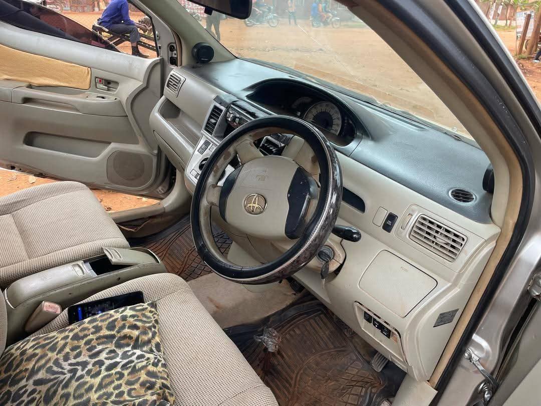 A picture of 2003 Toyota 2003