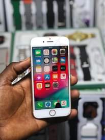 A picture of iPhone 6 32GB CRACKED UGX130k