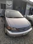 A picture of Toyota Sienna 2001