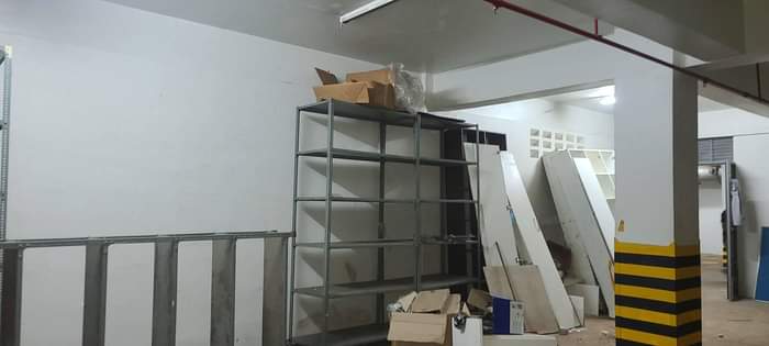 A picture of Metallic rak shelves for sale at 150 000 