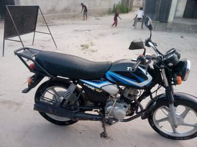 A picture of Tvs Hlx cc 125
