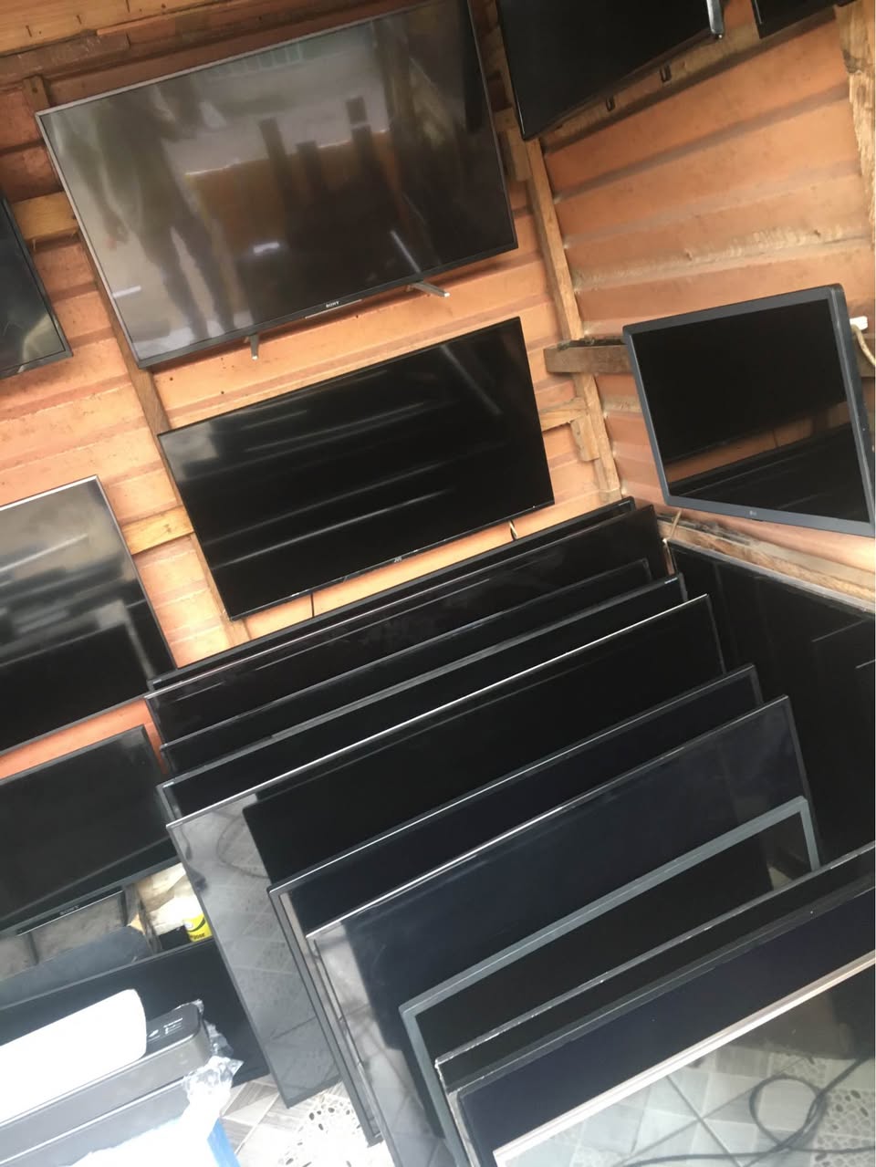 A picture of TVs Samsung Sony Hisense LG